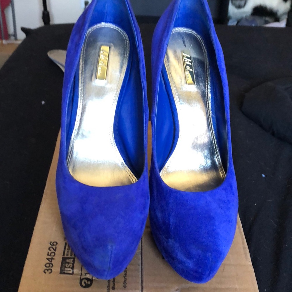 8.5 Stilletos blue suede with gold heel